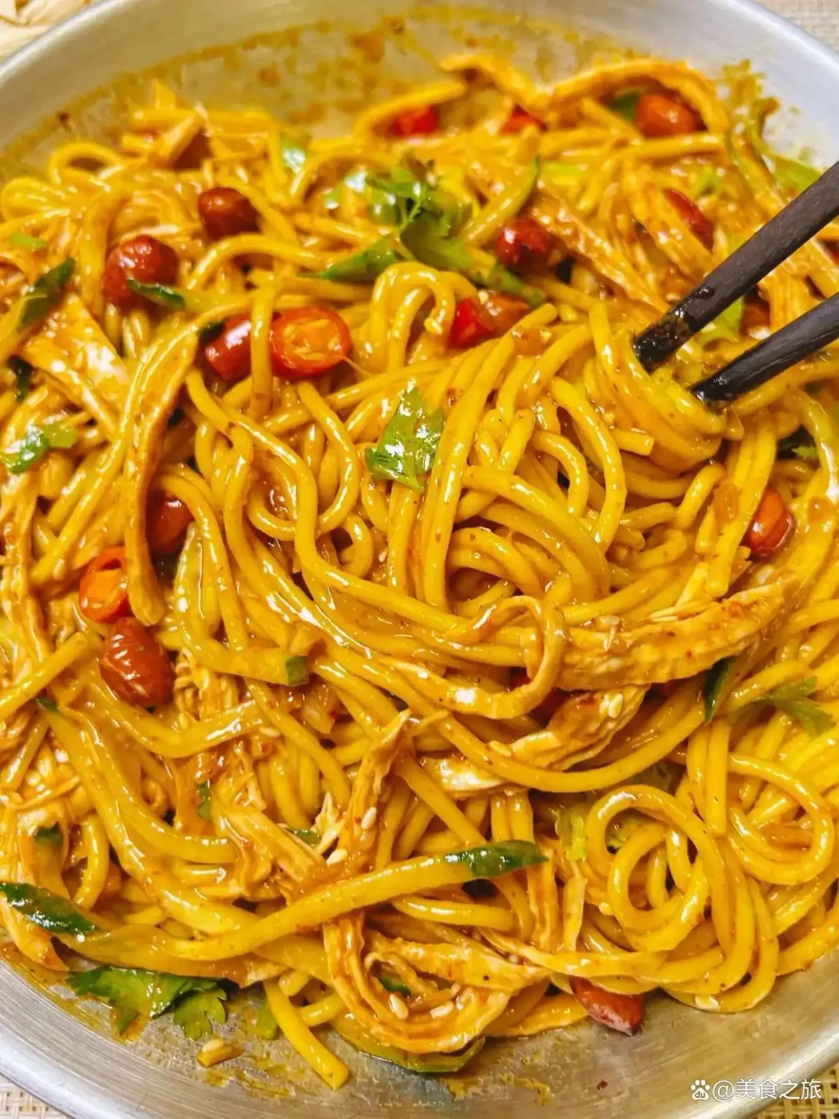 Northern Chinese chilled noodles (liang mian) — the cooling summer solstice food symbolizing the long day